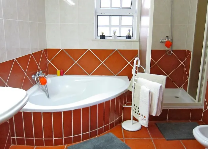 5 Bedroom Private Tenazinha Iii, Pool, Garden, Bbq