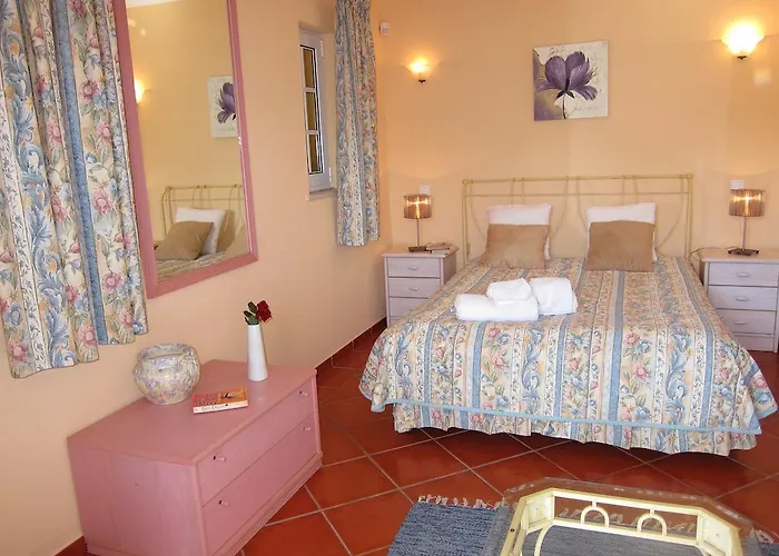 5 Bedroom Private Tenazinha Iii, Pool, Garden, Bbq